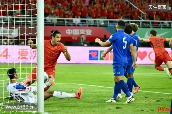 打平就出线！杨晨：泰国队这种踢法，我觉得中国队不能轻视